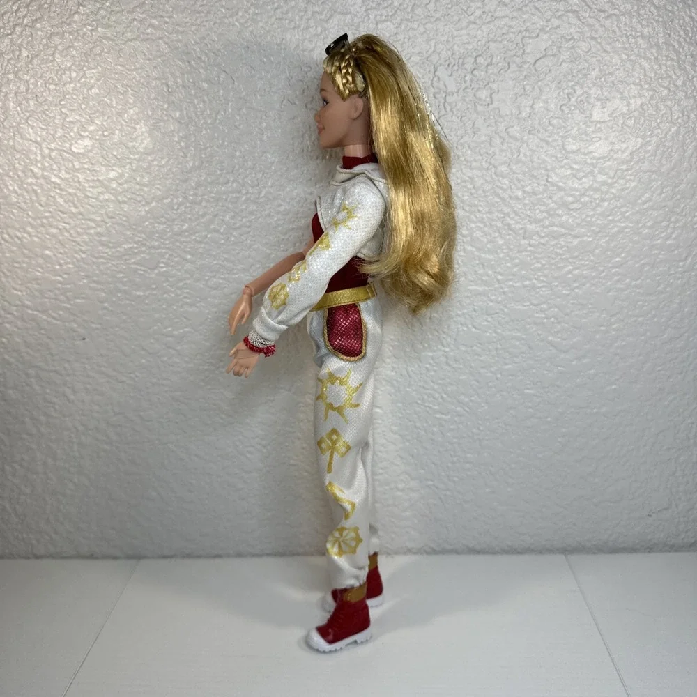 Disney Zombies 4 Dawn of the Vampires Nova‎ Bright Barbie Doll New Loose